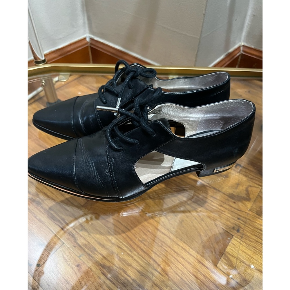Michael Kors Graham Cut Out Oxfords Size 6 in excellent condition.